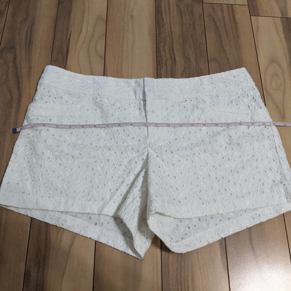 EUC! Lilly Pulitzer Ellie Shorts Resort White Eyelet Size 12 - Picture 9 of 12